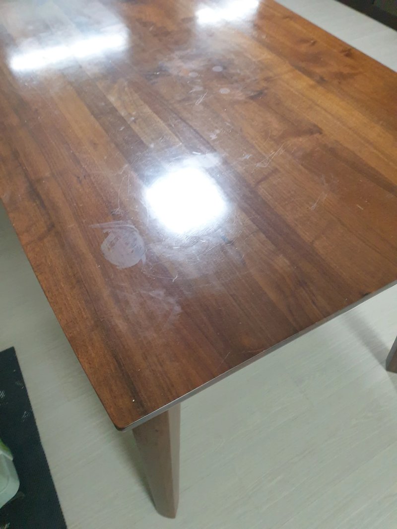 마포 원목식탁 우드슬랩UV코팅 시공 후 깨끗하게 복원된 상판