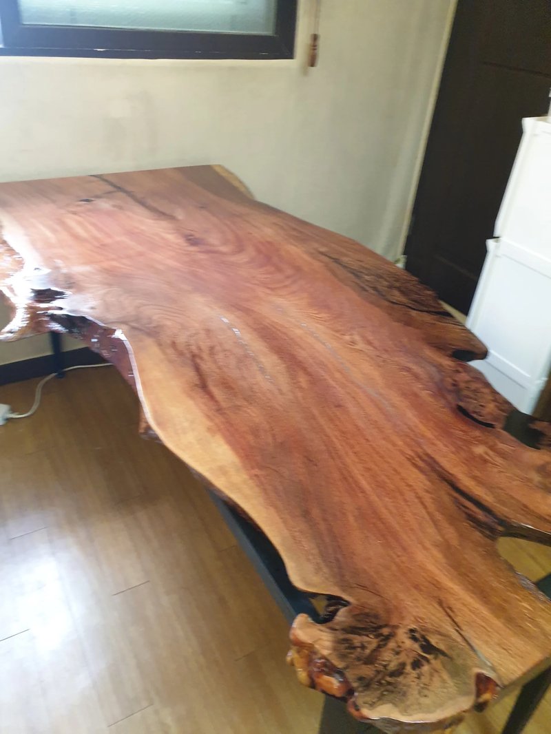 수원 카페 우드슬랩UV코팅 시공 후 깔끔한 카페테이블 상판